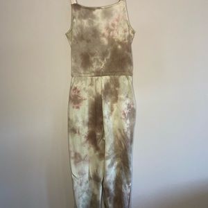 Selling this beautiful jumpsuit, very good condition ✨